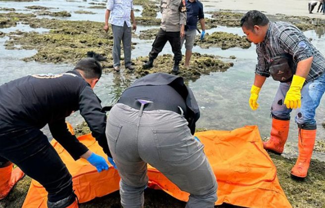 Mayat Pria Tanpa Busana Tersangkut Karang Ditemukan Di Bengkulu