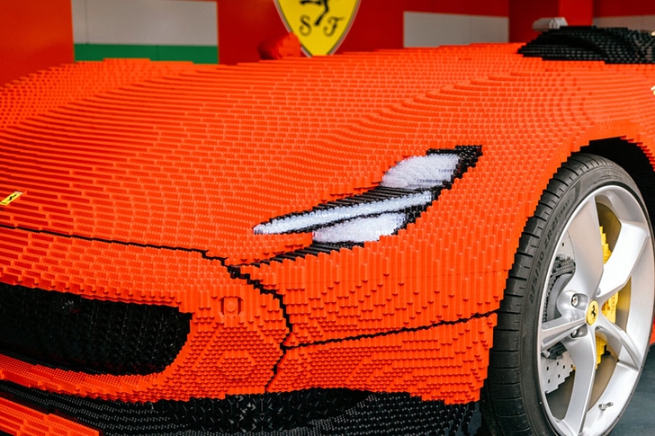 Replika Ferrari Monza SP1 Terbuat dari 380.000 Batu Bata LEGO