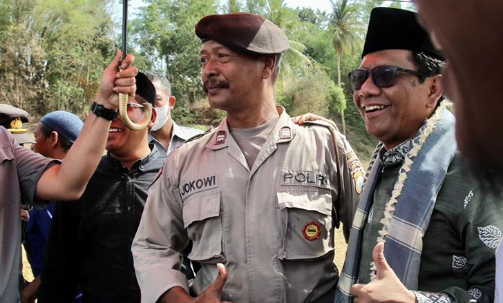 Mahfud MD dikawal Jokowi