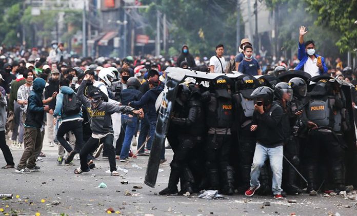 Agustus 2015