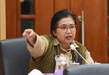 Irma Suryani Minta Guru Tolak Menu MBG Berisiko Keracunan Anggota Komisi IX DPR RI, Irma Suryani, mengimbau para guru agar berani menolak menu Makan Bergizi Gratis (MBG) yang dinilai berpotensi membahayakan kesehatan siswa.