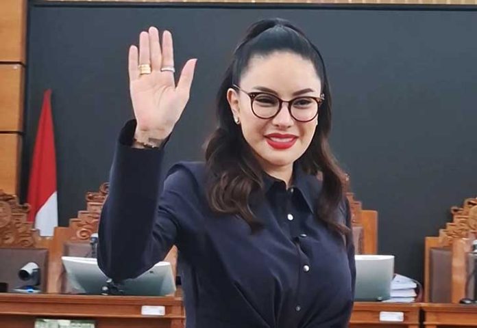 Aktris Nikita Mirzani dikabarkan telah menyusun rencana liburan pada Desember mendatang. Kabar tersebut memunculkan dugaan bahwa kebebasannya dari balik jeruji tinggal menunggu waktu.
