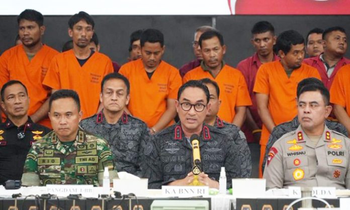 Badan Narkotika Nasional (BNN) bersama Kepolisian Republik Indonesia (Polri) berhasil membongkar ribuan kasus peredaran narkotika di wilayah Sumatera Utara (Sumut). Dari hasil operasi gabungan tersebut, sebanyak 4.751 kasus berhasil diungkap dengan jumlah tersangka mencapai 6.014 orang.