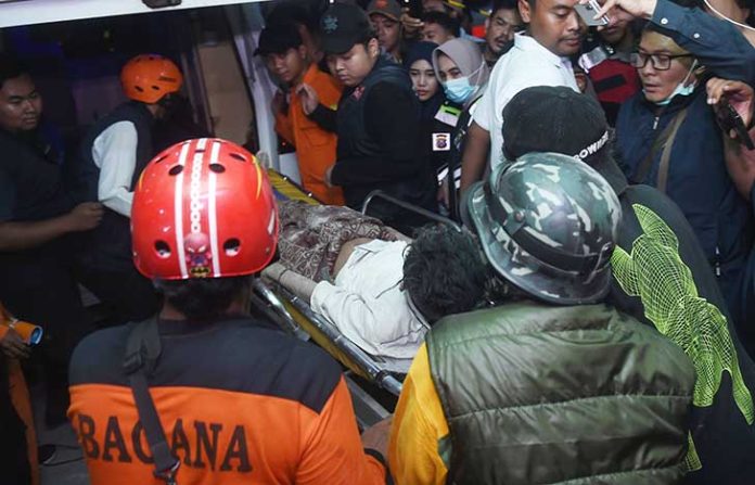Gubernur Jawa Timur Khofifah Indar Parawansa memastikan seluruh biaya layanan kesehatan bagi para santri korban runtuhnya bangunan mushola Pondok Pesantren Al Khoziny di Kabupaten Sidoarjo akan sepenuhnya ditanggung pemerintah.