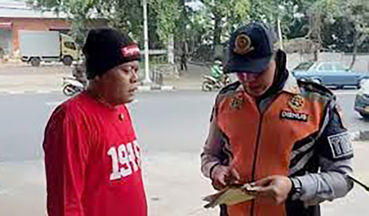 Mobil milik komedian Entis Sutisna atau Sule yang terjaring dalam operasi Lintas Jaya.
