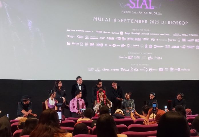 Perempuan Pembawa Sial
