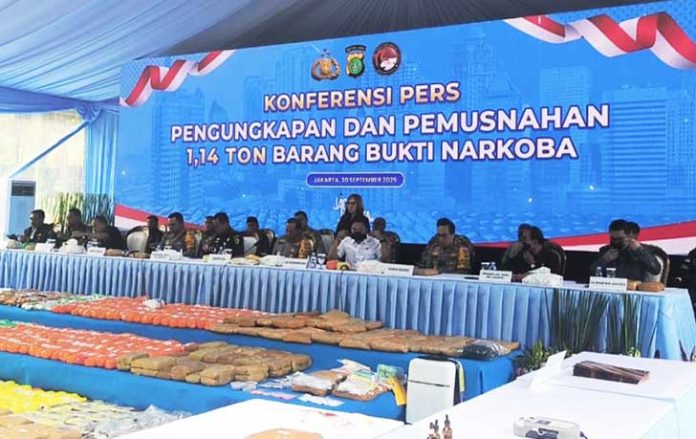 Polda Metro Jaya mencatat capaian besar dalam pemberantasan peredaran narkotika selama periode Juli hingga September 2025. Dalam kurun waktu tiga bulan, total 1.719 kasus narkoba berhasil diungkap dengan 2.318 orang ditetapkan sebagai tersangka.