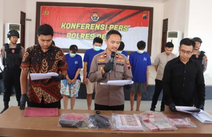 Satuan Reserse Kriminal (Satreskrim) Polres Demak berhasil mengungkap sindikat pembuat dan pengedar uang palsu yang beroperasi di wilayah Jawa Tengah.