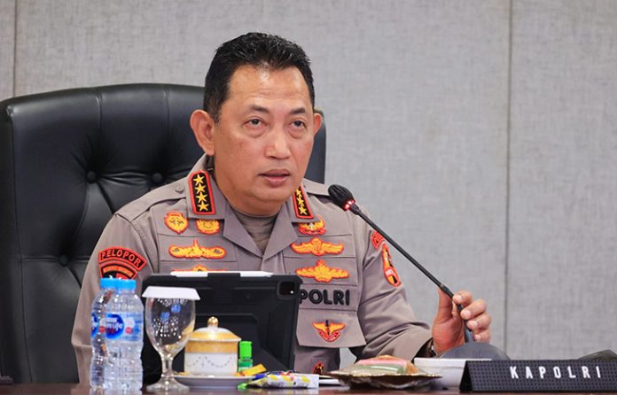 Mutasi Besar Polri: Empat Kapolda Diganti Kapolri Jenderal Listyo Sigit Kapolri Jenderal Listyo Sigit Prabowo kembali melakukan mutasi jabatan di tubuh Polri. Dalam rotasi kali ini, empat Kepala Kepolisian Daerah (Kapolda) resmi diganti.
