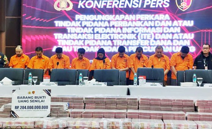 Direktorat Tindak Pidana Ekonomi Khusus (Dit Tipideksus) Bareskrim Polri menetapkan sembilan orang tersangka dalam kasus dugaan pembobolan rekening dormant senilai Rp204 miliar. Para pelaku juga dijerat dengan tindak pidana pencucian uang (TPPU).