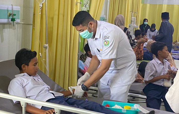 Komisi Perlindungan Anak Indonesia (KPAI) mendesak pemerintah menghentikan sementara program Makan Bergizi Gratis (MBG) buntut maraknya kasus keracunan massal di sekolah. (Antara/Mira Ulfa)
