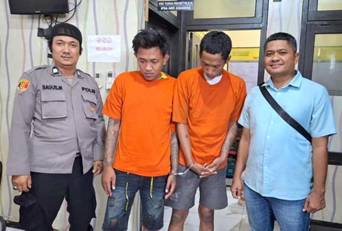 Aksi nekat dilakukan Agus (22), seorang pencuri handphone di kawasan Sukomanunggal, Surabaya. Demi menghindari amukan massa dan kejaran polisi, ia memilih bersembunyi dengan cara menceburkan diri ke dalam got penuh lumpur.