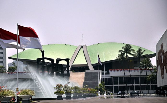 tunjangan gaji pensiun dpr