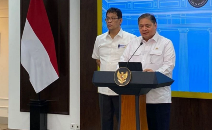 Pemerintah Republik Indonesia resmi meluncurkan 8 program akselerasi dan stimulus ekonomi 2025 untuk memperkuat daya beli masyarakat sekaligus mendorong pertumbuhan nasional. Paket kebijakan ini diumumkan oleh Menko Perekonomian Airlangga Hartarto bersama Menteri Keuangan Purbaya Yudhi Sadewa di Istana Kepresidenan, Senin (15/9/2025).