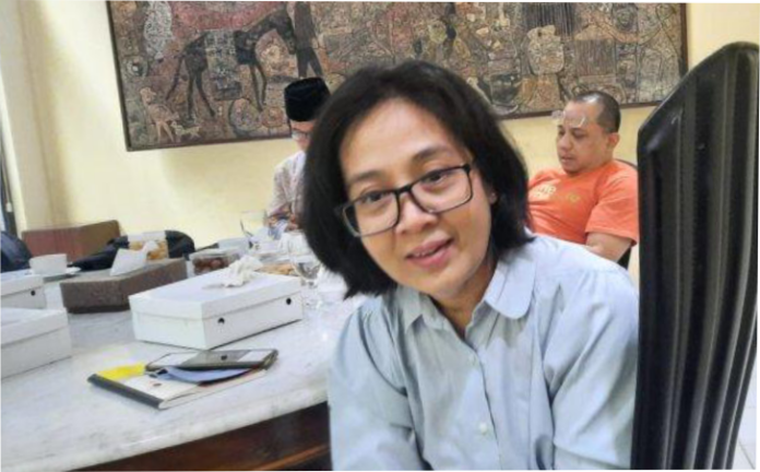 Koalisi masyarakat sipil menyerukan tagar KPU sebagai desakan untuk menata ulang sistem pemilihan umum (Pemilu) di Indonesia. Desakan ini muncul karena dinilai banyak persoalan dalam kinerja Komisi Pemilihan Umum (KPU), mulai dari kelemahan teknologi, kebijakan yang janggal, hingga masalah etika para penyelenggara.