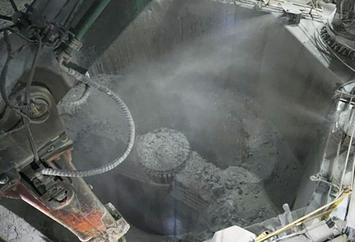 Tambang freeport longsor, empat pekerja masih terjebak. (Foto: CNN Indonesia/Agus Triyono)