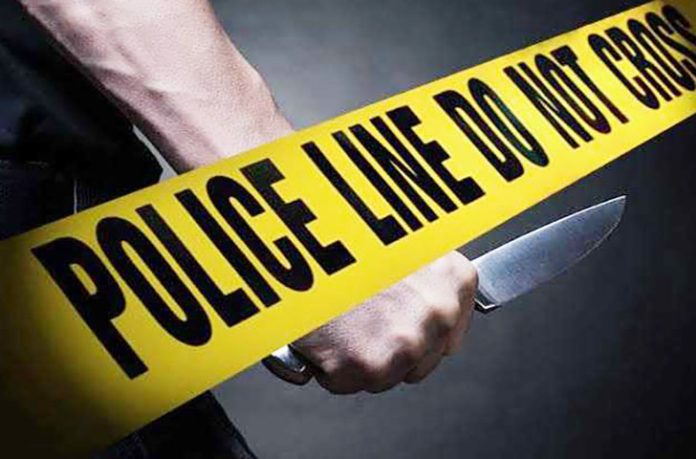 Seorang pria diduga dalam kondisi mabuk menikam dua warga bernama Fahmi (20) dan Latif (40) di Desa Marabuana, Kecamatan Walenrang Utara, Kabupaten Luwu, Sulawesi Selatan, pada Jumat (3/10/2025) sekitar pukul 11.00 Wita. Aksi brutal itu terjadi setelah pelaku mencari lokasi untuk bermain judi. (Foto: Ilustrasi).