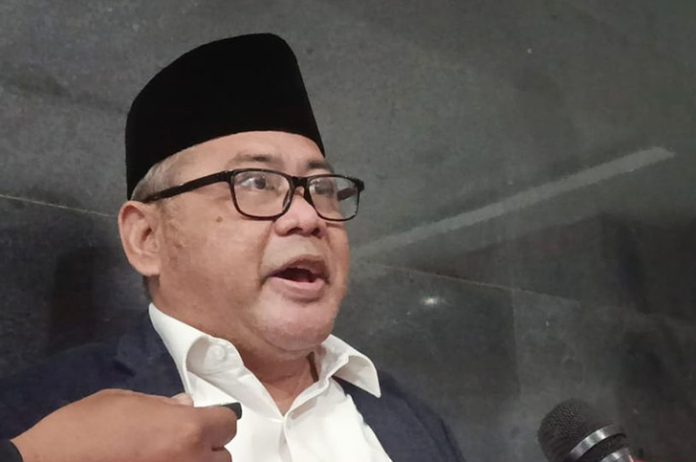 Ya, hari ini belum tercapai kesepakatan. Kalau perkara perdata, kesepakatan itu bisa diambil sampai pokok perkara berakhir, ujar penggugat, Subhan Palal, usai mengikuti proses mediasi di PN Jakarta Pusat, Senin (13/10/2025). (Foto: Shela Octavia)