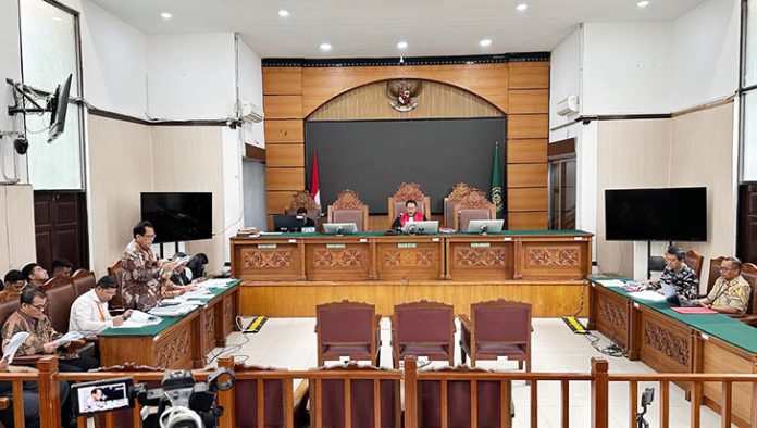 Mantan Menteri Pendidikan, Kebudayaan, Riset, dan Teknologi (Mendikbudristek) Nadiem Makarim menjalani sidang perdana praperadilan di Pengadilan Negeri (PN) Jakarta Selatan, Jumat (3/10/2025). (Foto: Liputan6).