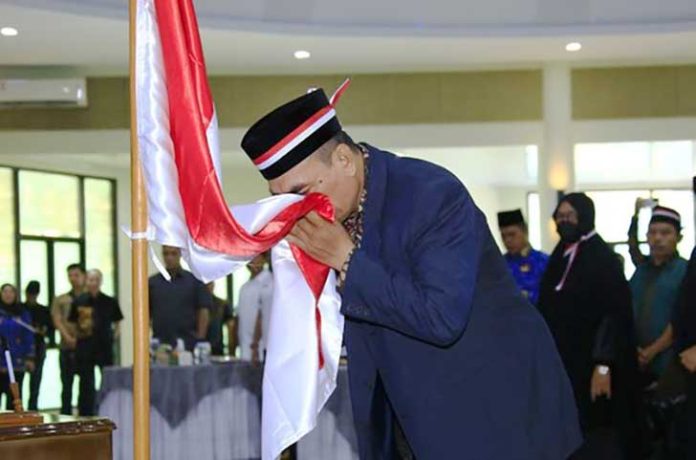 Sebanyak 58 orang eks anggota kelompok Negara Islam Indonesia (NII) faksi MYT (Muhamad Yusuf Tohiri) resmi menyatakan kembali ke pelukan Negara Kesatuan Republik Indonesia (NKRI).