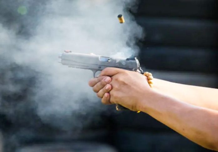 Keluarga sopir angkot bernama Obi yang tewas akibat penembakan brutal di Banyuasin, Sumatera Selatan, menuntut kepolisian segera menangkap dan menghukum pelaku seberat-beratnya. (Foto: Ilustrasi)