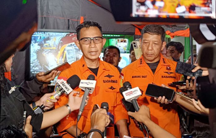 Proses pembongkaran reruntuhan musala Pondok Pesantren (Ponpes) Al-Khoziny di Sidoarjo hampir rampung. Direktur Operasi Basarnas, Laksamana Pertama TNI Yudhi Bramantyo, menyampaikan bahwa progres pembongkaran bangunan saat ini sudah mencapai sekitar 75%.