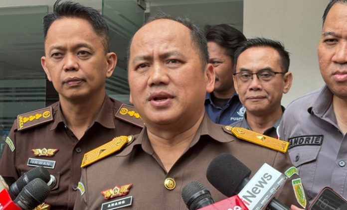 Paspor Dicabut, Riza Chalid dan Jurist Tan Terjepit: Hanya Bisa Pulang ke RI atau Jadi Ilegal di Luar Negeri!