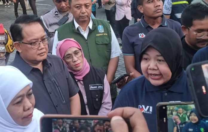 Korban Ponpes Al Khoziny Sulit Diidentifikasi karena Sidik Jari Rusak Tim forensik masih menghadapi berbagai kendala dalam proses identifikasi korban ambruknya bangunan Ponpes Al Khoziny, Sidoarjo. Hingga Jumat (3/10/2025), sebanyak delapan jenazah telah berhasil dievakuasi dan dibawa ke RS Bhayangkara H S Samsoeri Mertojoso Surabaya. (Foto: Esti Widiyana/detikJatim)