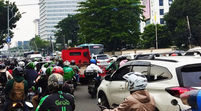 Macet Total di Sekitar Tugu Tani! Ribuan Warga Serbu Monas untuk Rayakan HUT ke-80 TNI
