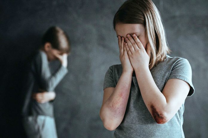Kasus pemerkosaan terhadap anak di bawah umur kembali menggemparkan Kabupaten Karo. Seorang bocah perempuan berusia 12 tahun menjadi korban tindakan bejat pria berinisial J (54), yang tak lain merupakan rekan kerja orang tuanya sendiri. Ironisnya, aksi itu berlangsung berulang kali hingga korban hamil. (Foto: Ilustrasi)