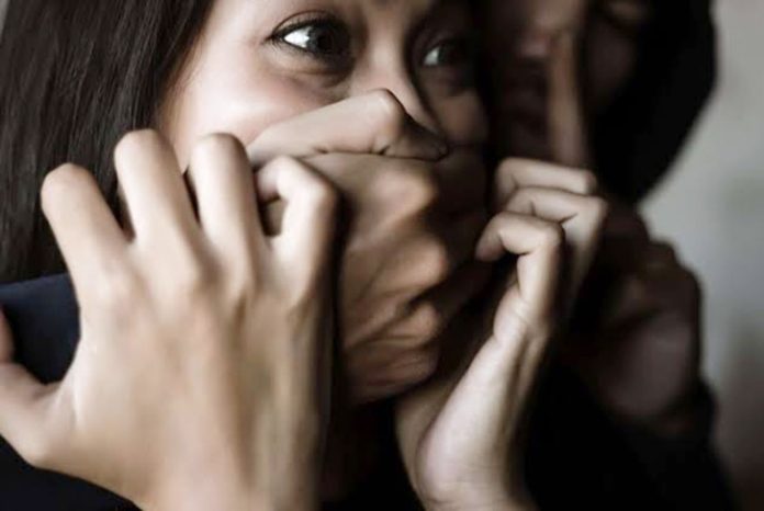 Sebuah rekaman video yang memperlihatkan dugaan penyekapan seorang pekerja wanita di sebuah panti jompo di Bogor viral di media sosial. (Foto/Ilustrasi/Diolah dari Google)