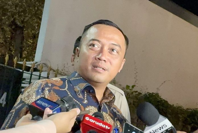 Menteri Sekretariat Negara (Mensesneg) Prasetyo Hadi menjelaskan bahwa pergantian ini terkait penugasan Arief Prasetyo Adi di posisi lain.