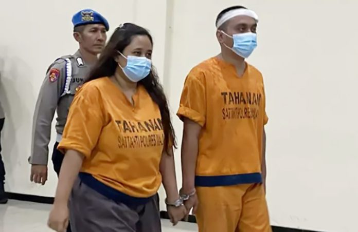 Kasus memilukan terjadi di Lawang, Kabupaten Malang, Jawa Timur. Seorang wanita berinisial DA (30) tega memaksa adik kandung perempuannya yang masih berusia 17 tahun untuk mengonsumsi narkoba jenis sabu.