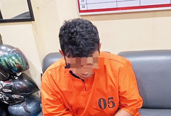 Tim Satuan Reserse Narkoba Polres Dumai berhasil menggagalkan upaya peredaran narkoba jenis sabu seberat 1,5 kilogram. Seorang pria berinisial MAF (28), yang diduga sebagai kurir, ditangkap dalam operasi tersebut.
