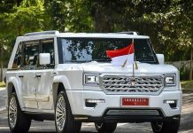 Prabowo Targetkan Mobil Nasional 2028, Pengamat: Ambisius tapi Realistis Jika Tak Ulangi Timor-Esemka Presiden Prabowo Subianto menegaskan tekadnya untuk mewujudkan mobil nasional buatan Indonesia dalam tiga tahun ke depan. (Foto: goodcar.id)