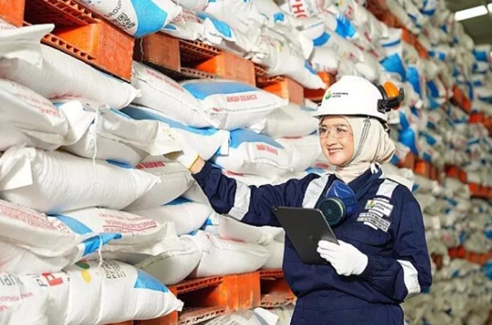 Pemerintah resmi menurunkan Harga Eceran Tertinggi (HET) pupuk bersubsidi hingga 20 persen, berlaku mulai 22 Oktober 2025. (Dok. Pupuk Indonesia)