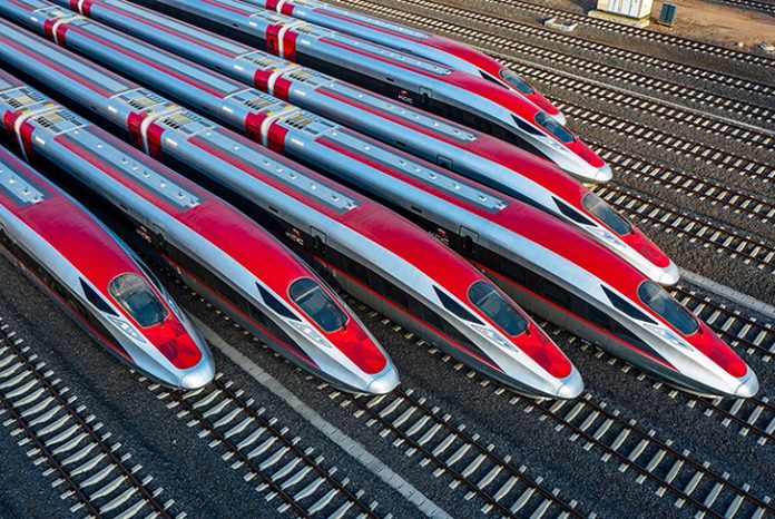 Polemik utang jumbo proyek Kereta Cepat Indonesia China (KCIC) atau Whoosh senilai Rp116 triliun terus bergulir di ruang publik.