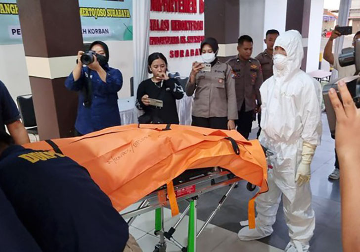 Menggambarkan suasana, kronologi, dan perkembangan sepekan pasca tragedi ambruknya musala Ponpes Al Khoziny di Sidoarjo