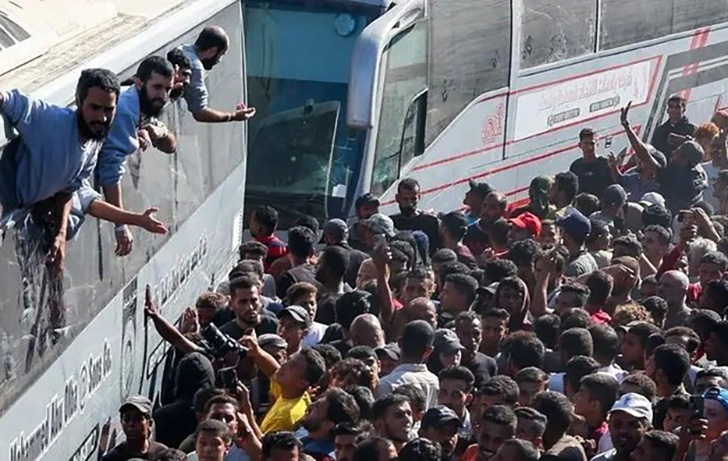 Israel Bebaskan 1.968 Tahanan Palestina, Hamas Serahkan 20 Sandera Hidup 1 Ribuan tahanan Palestina dibebaskan Israel pada Senin (13/10/2025), setelah Hamas menyerahkan 20 sandera hidup kepada Tel Aviv melalui Palang Merah Internasional (ICRC). (Sumber: Reuters)