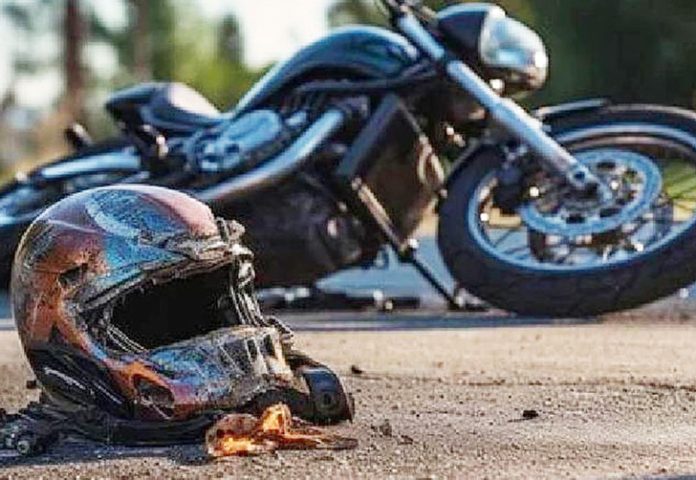 Kecelakaan lalu lintas tunggal terjadi di Flyover Cibinong, Kabupaten Bogor, Jawa Barat. Seorang pengendara sepeda motor meninggal dunia, sementara penumpangnya mengalami luka-luka akibat insiden tersebut. (Sumber Foto: Freepik/Kompas.com)
