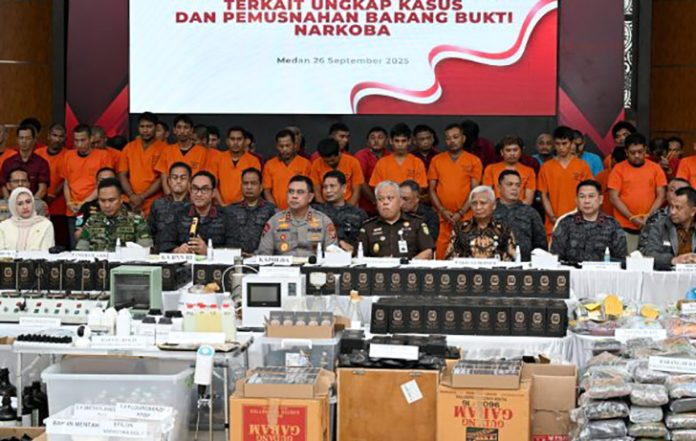 BNN di berbagai daerah berhasil membongkar empat jaringan besar narkoba lintas provinsi mulai dari Sulawesi Tenggara, Kalimantan Utara, Sumatera Selatan hingga Sumatera Utara dengan barang bukti berupa sabu, ekstasi, dan cairan vape mengandung zat terlarang.