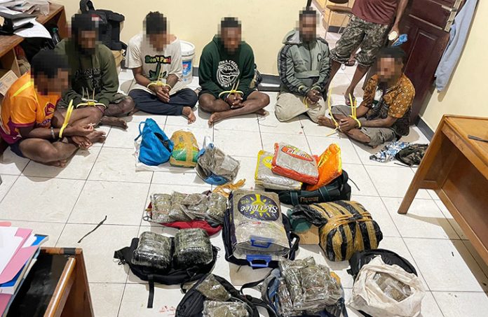 Direktorat Polisi Perairan dan Udara (Ditpolairud) Polda Papua menggagalkan upaya penyelundupan besar narkotika jenis ganja asal Papua Nugini (PNG) yang hendak diselundupkan ke wilayah Jayapura melalui jalur laut, Selasa (21/10/2025) malam.
