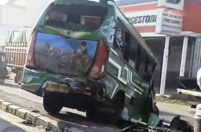 Kecelakaan tabrakan beruntun melibatkan empat kendaraan terjadi di Jalur Pantura Indramayu, tepatnya di depan Mapolsek Patrol, pada Senin (13/10/2025) sekitar pukul 05.50 WIB. (Dok: Polsek Patrol)