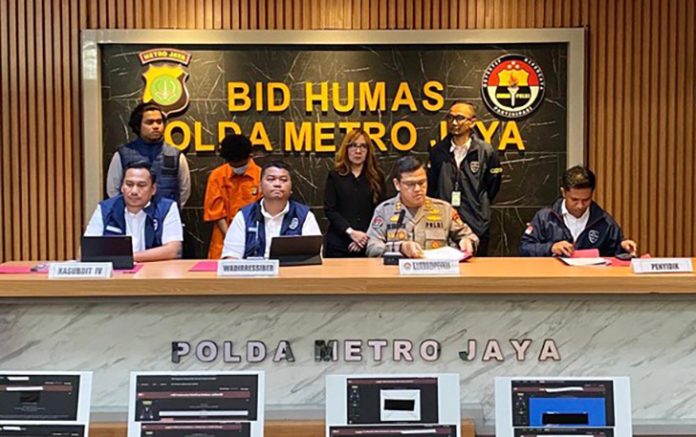 Direktorat Reserse Siber Polda Metro Jaya menangkap seorang pria berinisial WFT (22) serta mengaku sebagai hacker bernama ‘Bjorka’, warga Desa Totolan, Kecamatan Kakas Barat, Minahasa, Provinsi Sulawesi Utara.