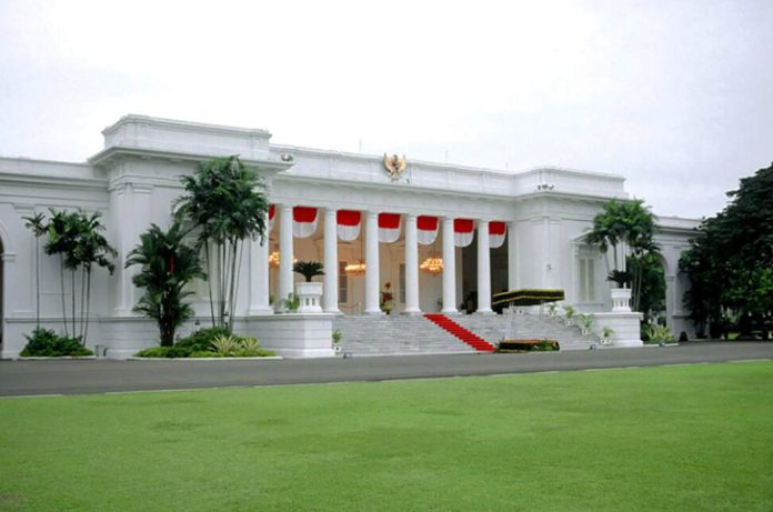 “Reshuffle Kabinet itu adalah kewenangan Presiden. Saya tidak memahami dan belum mengikuti dengan detail,” ujar Muzani saat ditemui di Gedung Badan Pemeriksa Keuangan (BPK), Jakarta Pusat, Selasa (7/10/2025).