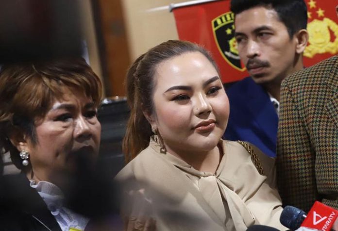 Bareskrim Polri resmi menetapkan Lisa Mariana sebagai tersangka dalam kasus dugaan pencemaran nama baik terhadap mantan Gubernur Jawa Barat, Ridwan Kamil (RK).
