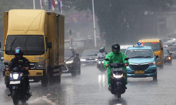 Siap-Siap! BMKG Peringatkan Jakarta Diguyur Hujan Siang hingga Malam Ini, Jabodetabek Waspada