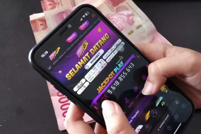 Pusat Pelaporan dan Analisis Transaksi Keuangan (PPATK) meluncurkan “Operasi Lebah Madu”, sebuah strategi komprehensif untuk memberantas tindak pidana korupsi dan judi online melalui pemanfaatan data intelijen keuangan lintas lembaga. (Foto: Ilustrasi)