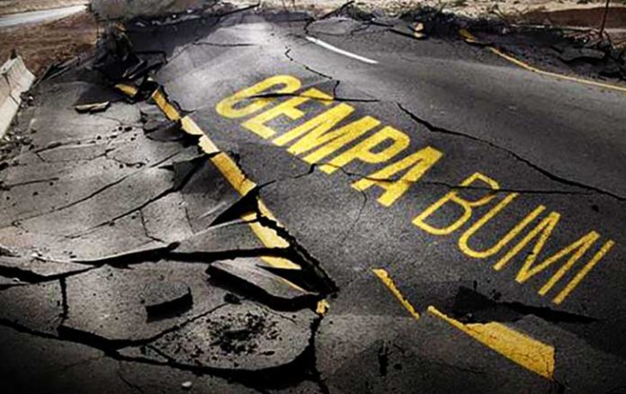 Direktur Gempa Bumi dan Tsunami BMKG, Daryono, menjelaskan bahwa berdasarkan hasil analisis terkini, gempa bumi ini memiliki magnitudo 6,0 dengan episenter terletak pada koordinat 7,35° LS dan 114,22° BT, atau sekitar 58 kilometer arah tenggara Sumenep pada kedalaman 12 km. (Foto: Ilustrasi)