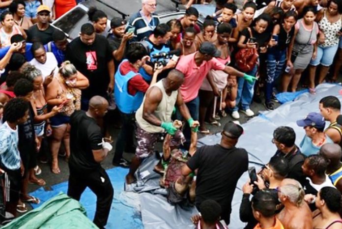 Sedikitnya 132 orang dilaporkan tewas dalam penggerebekan besar-besaran yang menargetkan geng narkoba Comando Vermelho, salah satu organisasi kriminal tertua dan paling berpengaruh di Rio de Janeiro. (Foto: AFP/PABLO PORCIUNCULA)
